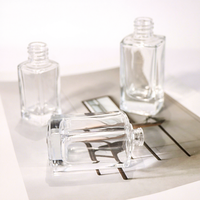 Diffuseur de parfum de luxe en verre transparent, bouteille carrée à bords arrondis, avec bouchon à vis, sans flamme, pour aromathérapie d'intérieur faite maison