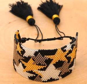 Pulsera Ancha de Estrellas Hecha a Mano con Magia - Product Image 1