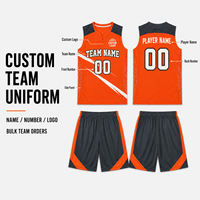 Seragam Basket Pria Garis Oranye Abu-abu Kustom, Set Jersey Jaring Bernapas dengan Kerah Notch untuk Pertandingan Liga Bola Basket