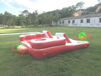 Île flottante gonflable commerciale de l'eau avec le dock flottant hermétique de loisirs de l'eau de sofa