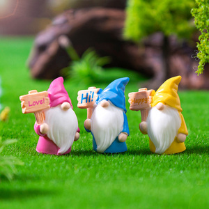 Ornamenti Decorativi da <span class=keywords><strong>Tavola</strong></span> Natalizi Statuina Gnomo Babbo Natale <span class=keywords><strong>in</strong></span> Miniatura Decorazione Festiva per le Feste Ornamento Artigianale Natalizio Gnomo <span class=keywords><strong>in</strong></span> Resina - Product Image 4