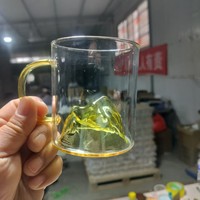 Verre à liqueur, whisky, vodka, vin en verre borosilicate transparent personnalisé, couleur au choix, avec fond en forme de montagne et poignée