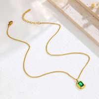 Collier avec chaîne à maillons en plaqué or 18 carats vintage Collier en acier inoxydable avec pendentif en pierres précieuses vertes Bijoux design pour femmes