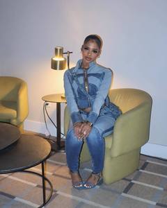 Nuevo Conjunto de Dos Piezas de Mezclilla para Mujer Otoño Invierno Y2K Chaqueta Corta de Mezclilla Elástica con Retazos y Jeans para Entrenamiento Casual - Product Image 5