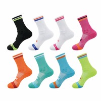 OEM nouvelles chaussettes de cyclisme sur route de sport coloré respirant séchage rapide résistant à l'usure professionnel marathon chaussettes de course