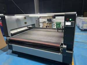 Cnc <span class=keywords><strong>Co2</strong></span> 1800*1500mm 4 têtes Machine De Découpe Laser pour Textile Tissu Vêtements De Sport Vêtement En Peluche Jouet Chapeau En Cuir - Product Image 3