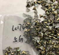 Accessoires de vêtement d'estampage à chaud Rhinestud de triangle lâche pour la vente en gros en vrac pour la décoration de bagages