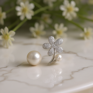 Eleganti orecchini a forma di fiore con perle finte e diamanti taglio brillante rotondo per donna, gioielli da matrimonio in lega. - Product Image 2