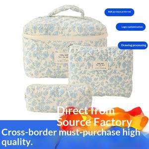 กระเป๋าเครื่องสำอางแบบพกพาความจุขนาดใหญ่ลายดอกไม้ขนาดเล็กผ้าขนหนูแบบควิลท์ซิปด้านบนมีหูหิ้วน้ำหนักเบาเป็นพิเศษสำหรับนักเรียน - Product Image 2