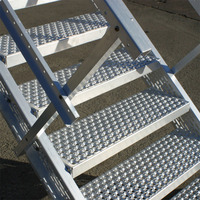 Grille en acier galvanisé antidérapante durable, revêtement de sol en acier inoxydable pour bétail, couverture de canal pour bétail, passerelle piétonne