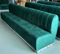 Ensemble de banquette moderne en velours vert avec dossier cannelé pour restaurant, hôtel, salon, café, salle à manger et séjour