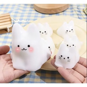 Jouets anti-stress super mignons en forme de petit chat blanc, Taba Squishy à remontée lente, jouets à presser en TPR pour soulager le stress, vente en gros - Product Image 4