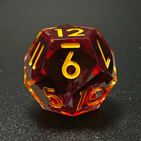 Jeu de dés à bords tranchants dnd résine solide sang précipité polyédrique rouge de bureau
