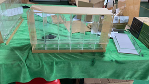 กล่องโชว์การ์ดอะคริลิคเกรดพรีเมี่ยมขาตั้งสำหรับการสะสม - Product Image 2