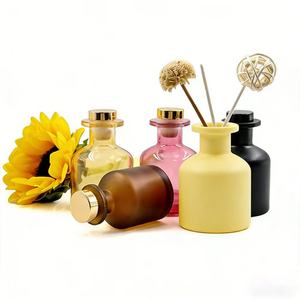 Bouteilles de diffuseur à roseaux rechargeables uniques en verre ambré transparent de 50 ml et 150 ml pour hôtels de luxe, vente en gros - Product Image 4