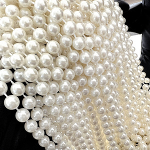 Chaîne de perles rouges vives en résine plastique pour décoration de mariage, tendances individuelles Printemps 2025 - Product Image 2