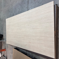 Panel Dinding TV Tekstur Travertine Beige Kustom Pabrik, Panel Veneer Batu Dekoratif untuk Dinding Fitur Interior