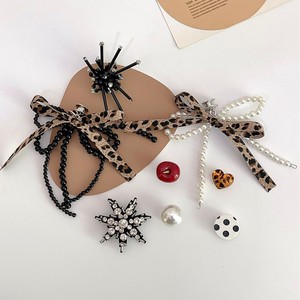 Breloques pour sabots à imprimé léopard, boucles décoratives de luxe faites à la main avec perles pour sandales et claquettes pour femmes - Product Image 4