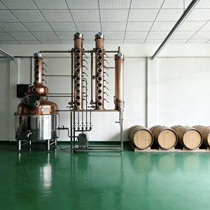 Equipo de Destilación de Alcohol con Columna de Cobre, Torre Alta de 800 <span class=keywords><strong>L</strong></span>, para Destilar Vodka, Brandy y Ginebra - Product Image 2