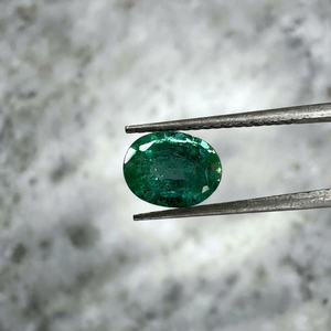 Émeraude ovale naturelle de 1,01 carat, provenant de Zambie, certifiée GIA, pierre précieuse verte, bijoux fins sur mesure, Jai Narayan Gems pour bague - Product Image 1