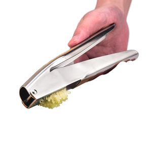 Presse-ail en acier inoxydable Coupeur et <span class=keywords><strong>broyeur</strong></span> de cuisine manuel avec outil en plastique souple durable pour l'utilisation de légumes - Product Image 1