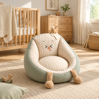Fauteuil de relaxation personnalisé pour enfants, en peluche et velours, avec coussin brodé motif gingham et visage amusant à la langue dégagée, mobilier ludique