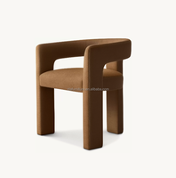 Chaise de salle à manger en cuir de style traditionnel avec revêtement en tissu moelleux, pieds en plastique, base en bois - Meubles pour salon et salle à manger
