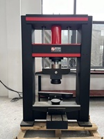 Máquina de Ensayo Electrohidráulica Servocontrolada por Microcomputadora para Pruebas de Compresión y Flexión de Bordillos en Forma de L