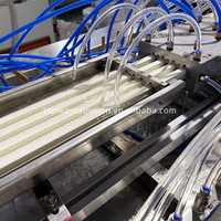 Machine de fabrication de panneaux muraux rainurés en PVC, machine de fabrication de panneaux stratifiés, ligne de production de panneaux muraux en PVC WPC