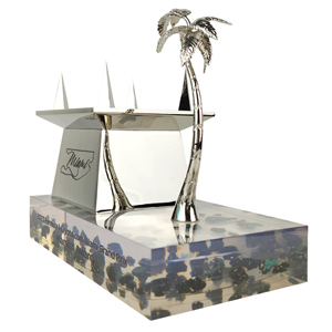 Modelo <span class=keywords><strong>de</strong></span> base <span class=keywords><strong>de</strong></span> cristal <span class=keywords><strong>de</strong></span> vaca 3D <span class=keywords><strong>de</strong></span> gama alta personalizado recuerdo turístico aleación <span class=keywords><strong>de</strong></span> aluminio Metal plateado amor <span class=keywords><strong>arte</strong></span> popular para personal - Product Image 3