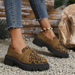 รองเท้าส้นหนาลายเสือดาวแบบสวม ไซส์ใหญ่ สไตล์อังกฤษ สำหรับผู้หญิง คอลเลคชั่นใหม่ประจำฤดูใบไม้ร่วง - Product Image 4