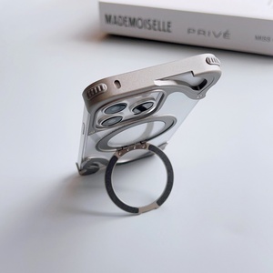 Étui de téléphone magnétique sans cadre en métal aluminium pour <span class=keywords><strong>iPhone</strong></span> 16 15 14 Pro Max avec support rotatif à 360° et <span class=keywords><strong>coque</strong></span> arrière rigide transparente en PC - Product Image 6