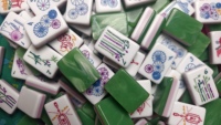 Ensemble de Mahjong américain de luxe en acrylique à motif de jade, 160 tuiles gravées au laser sur mesure, Mahjong esthétique pour boutique