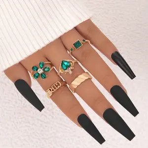 5pcs/set Vintage Emerald Green Flower Ring Set for Women Creative Love Heart Crown Geometric Fashion Jewelry Rings Party Gifts