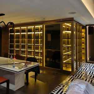 Armoire à vin moderne haut de gamme, écologique, grande capacité, avec porte vitrée, cadre en acier inoxydable, étagère haute de présentation, pour bar à domicile ou hôtel - Product Image 3