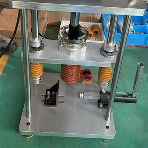 เครื่องฉีดพลาสติกแบบกึ่งอัตโนมัติขนาดเล็ก รุ่นปรับแต่งได้เอง สำหรับสายดาต้า ยูเอสบี และสายหูฟัง - Product Image 4
