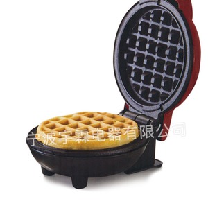 Machine à gaufres électrique rouge antiadhésive Ningbo Yusen Mini pour usage domestique avec plaques à gaufres - Product Image 1