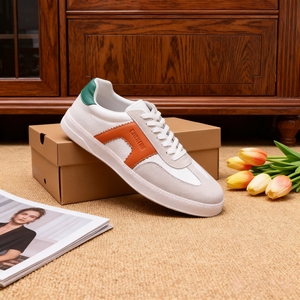 Chaussures de football et de football montantes pour hommes, chaussures de sport antidérapantes tendance et à la mode - Product Image 3