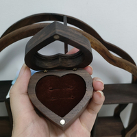 Boîte à bague en bois en forme de cœur avec fenêtre transparente pour demande en mariage