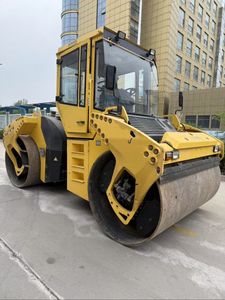 Rouleau compresseur routier d'occasion BOMAG BW203 13 tonnes, compacteur d'asphalte vibrant à double tambour robuste, rouleau vibrant tandem avec tambour à pieds de compaction - Product Image 2