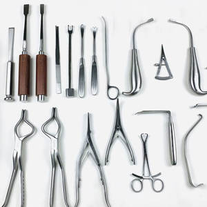 Kit de Instrumentos Ortopédicos Manuales de Acero Inoxidable: Pinzas, Retractores, Tijeras, Abrazaderas, Bandeja de Esterilización y Herramientas Quirúrgicas - Product Image 4