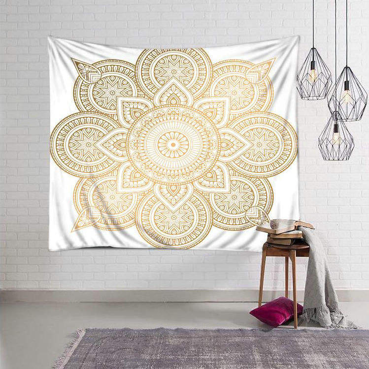 ดอกบัวสีทองบนพื้นหลังสีขาว