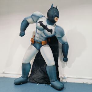 Mascotte géante gonflable LED Batman, super-<span class=keywords><strong>héros</strong></span> <span class=keywords><strong>DC</strong></span>, Chevalier Noir, pour événement Comic Con/activation <span class=keywords><strong>de</strong></span> marque/présentation en centre commercial/boutique éphémère - Product Image 1