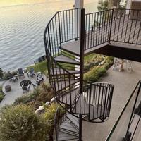 Escalier en colimaçon extérieur moderne, conçu sur mesure pour les applications d'escaliers extérieurs architecturaux