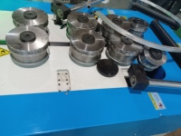 Équipement de formage de tuyaux de précision pour la fabrication industrielle 60 Machine à rouler horizontale à huit rouleaux