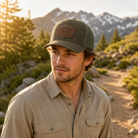 Casquette Trucker en Coton Sergé et Maille à 5 Panneaux Personnalisée OEM de Haute Qualité pour Adulte, Vente en Gros, Casquette de Sport à Visière Courbe avec Logo en Cuir