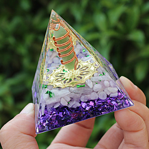 <b>Crystal</b> <b>Chip</b> Pyramid Resin Epoxy Craft Desktop Ornament Home Decoration Green Aventurine White <b>Crystal</b> Collection Gift - Product Image 3