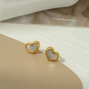Gargantilla de Moda para Mujer, Diseño Moderno, Cadena de Acero Inoxidable Gruesa, Chapada en Oro de 18K, con Colgante de Corazón de Circonio - Product Image 6