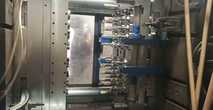 300ton Huisdier Voorvorm Fabriek Directe Verkoop 16/24/32/48/96 Holtes 18G 28Mm 30Mm 38Mm 45Mm Huisdier Voorvorm Spuitgietmachine - Product Image 4