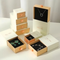 Caja de Joyería de Cartón Rígido Personalizada de Alta Gama, Materiales Reciclados, Laminación Mate, Papel Texturizado, Embalaje de Regalo para Anillos y Collares